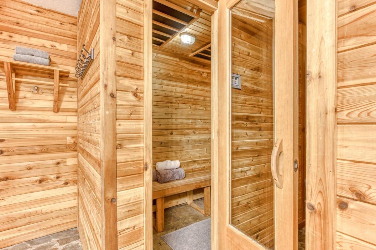 Great Blue Lodge - Spacious Ski Lodge, Hot Tub, Sauna, Game Room & More 거버먼트 캠프 외부 사진