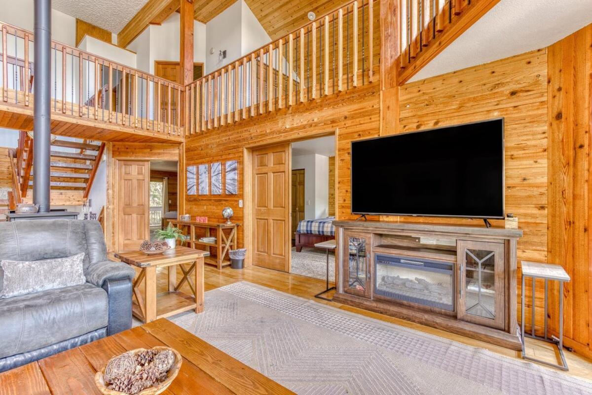 Great Blue Lodge - Spacious Ski Lodge, Hot Tub, Sauna, Game Room & More 거버먼트 캠프 외부 사진