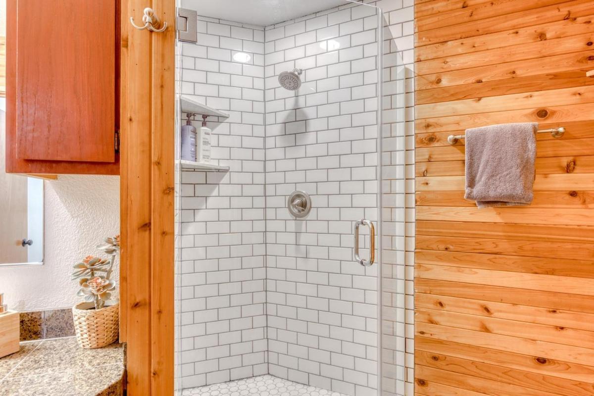 Great Blue Lodge - Spacious Ski Lodge, Hot Tub, Sauna, Game Room & More 거버먼트 캠프 외부 사진